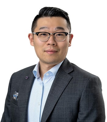 Portrait of Ray Yang, Real Estate Advisor.
