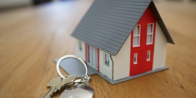 How to Buy and Sell a House at the Same Time: A Step-by-Step Guide